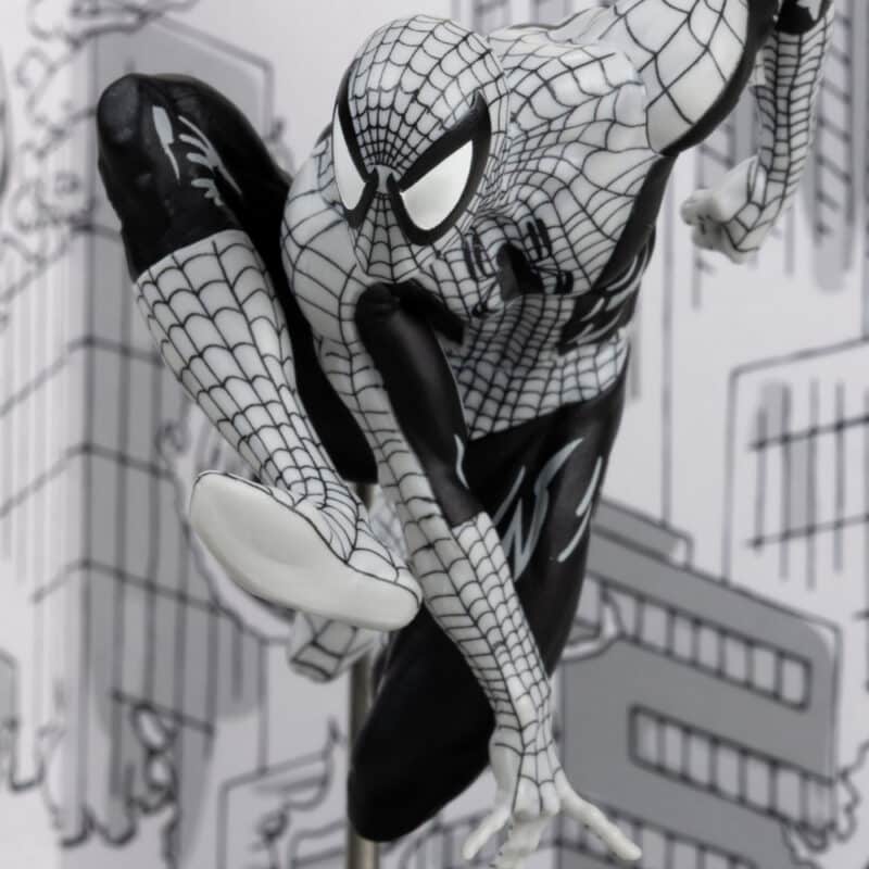Marvel Spider-Man (Line Art) 1:10th Scale Collectible with Scene
